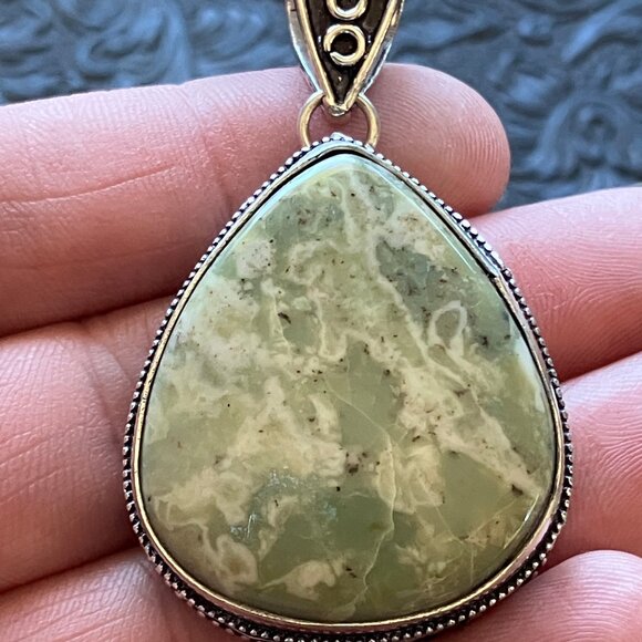 Green Opal Crystal Stone Jewelry Vintage Styled Pendant - Picture 8 of 8